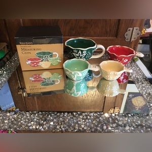 Snowflake measuring cups